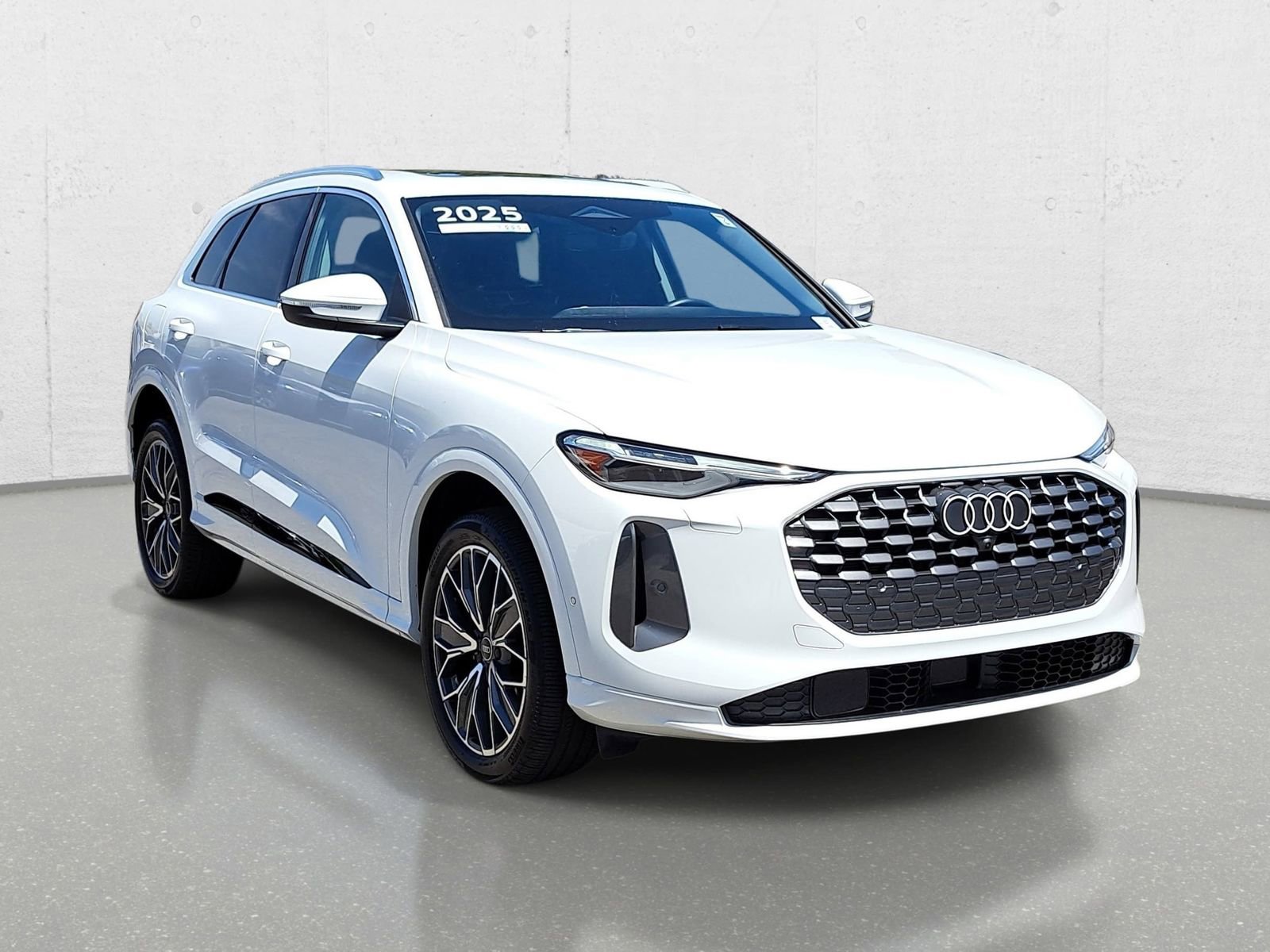 Certified 2025 Audi Q5 Premium Plus w/ Premium Plus AWD/4WD image 3