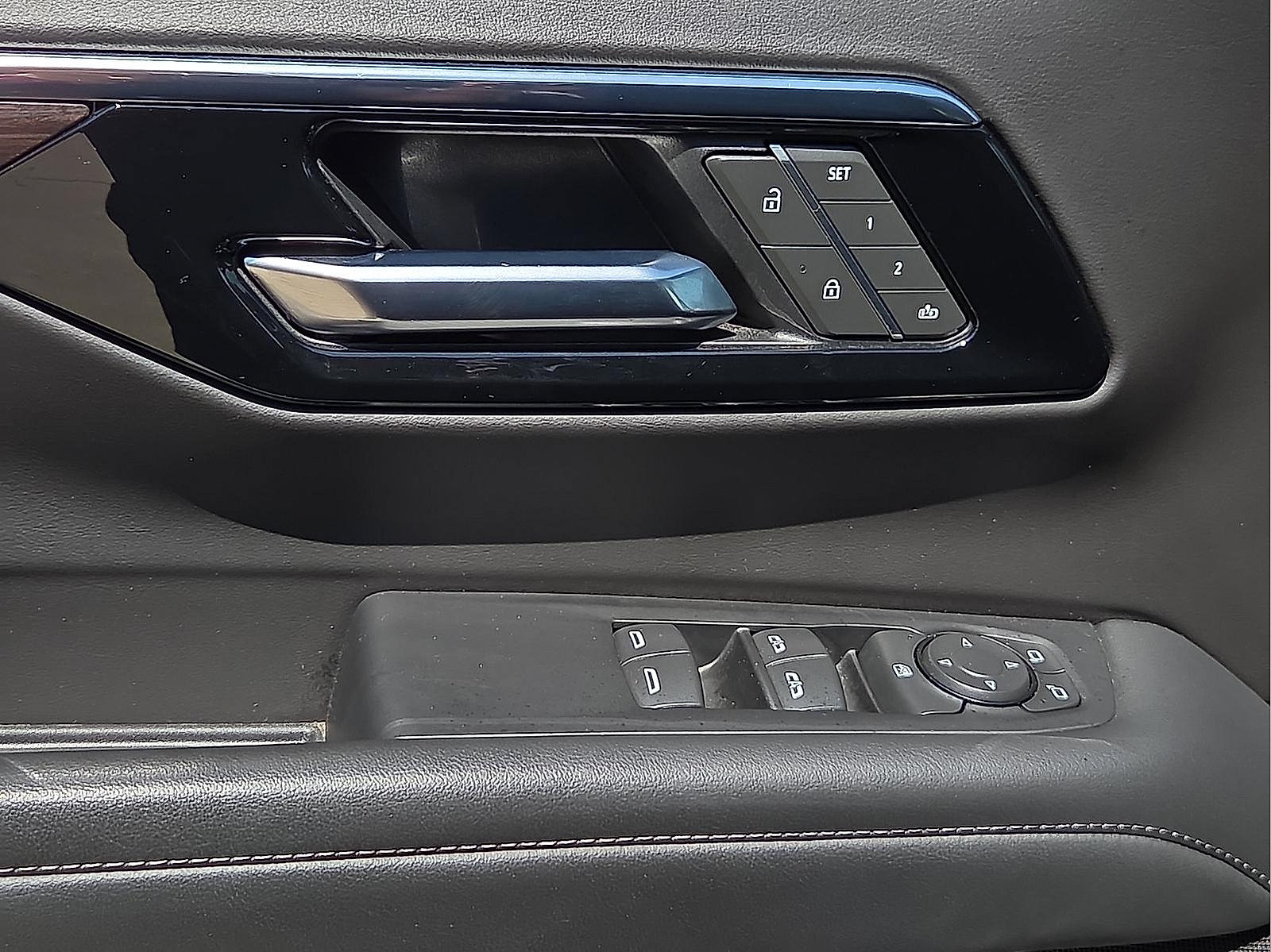 Used 2025 Chevrolet Tahoe LT AWD/4WD image 14