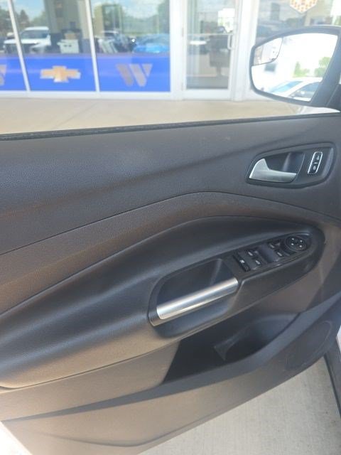 Used 2016 Ford Escape SE w/ Equipment Group 201A FWD image 5