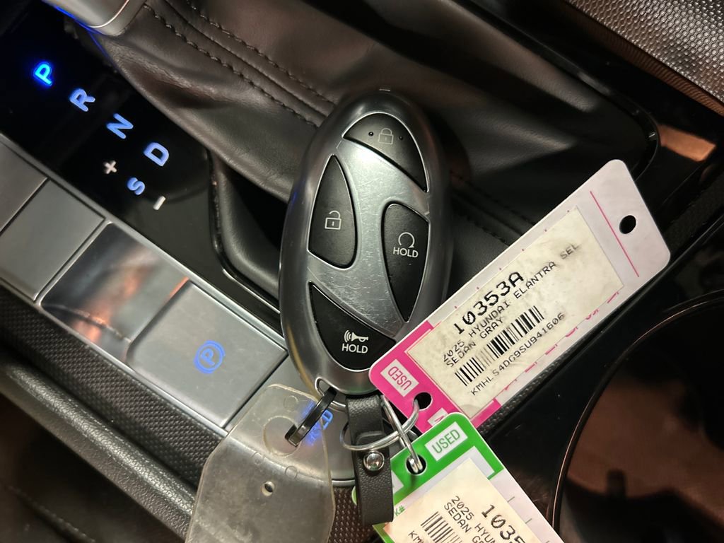 Used 2025 Hyundai Elantra SEL image 20