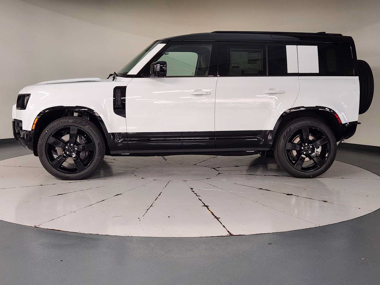 New 2026 Land Rover Defender 110 X-Dynamic SE AWD/4WD image 5