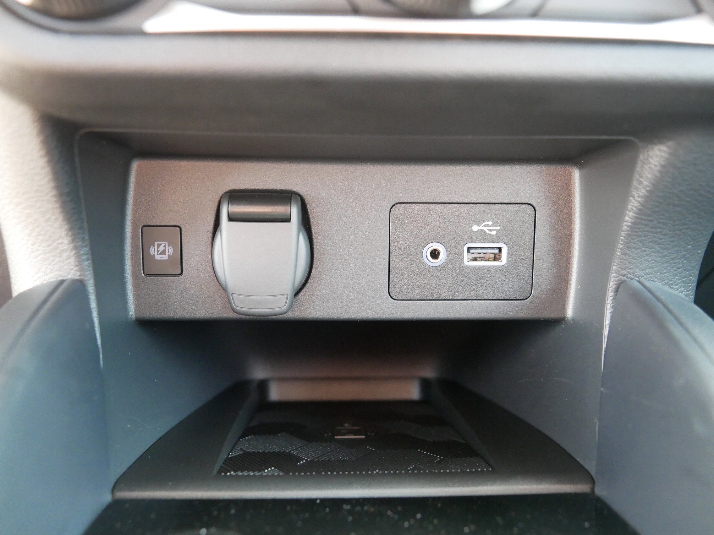 Certified 2025 Nissan Versa SV w/ Trunk Package FWD image 32