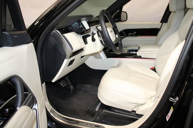 Used 2025 Land Rover Range Rover SE image 7