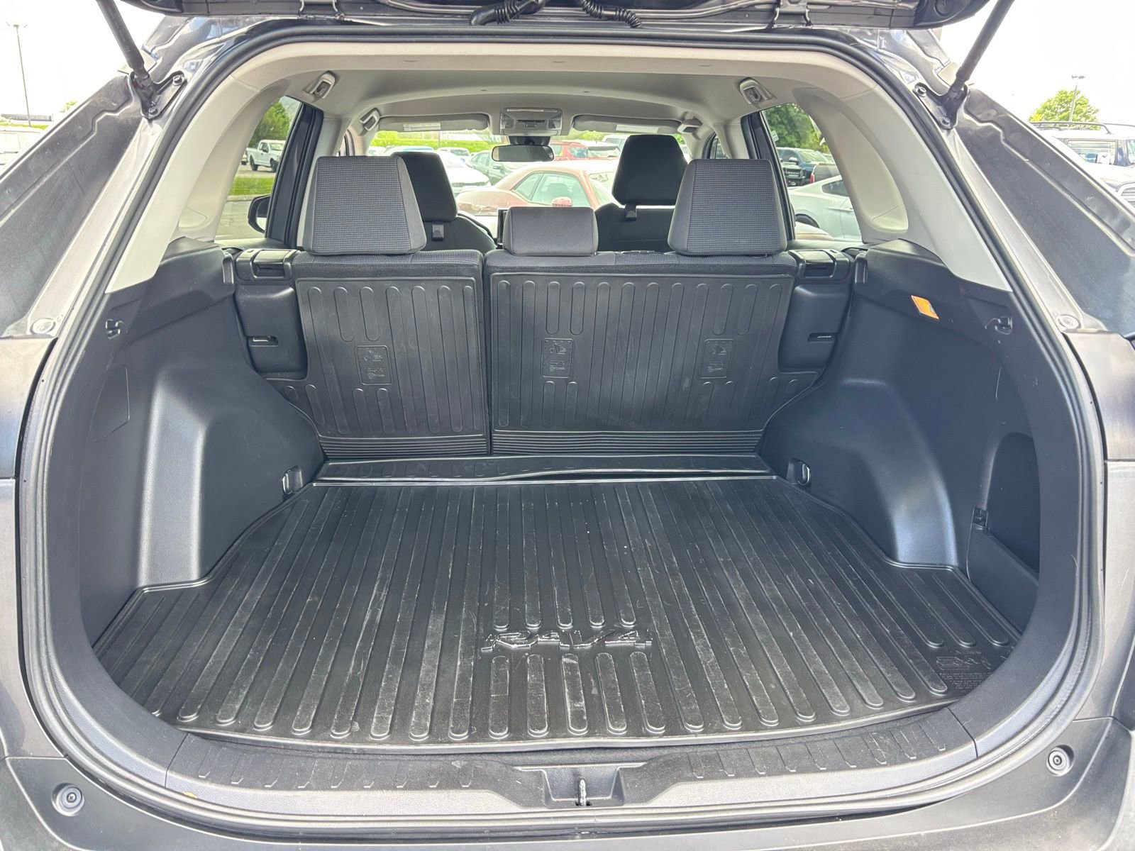 Used 2020 Toyota RAV4 LE image 21