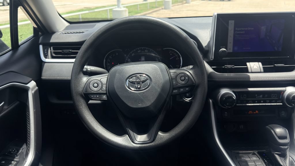 Used 2025 Toyota RAV4 XLE FWD image 13