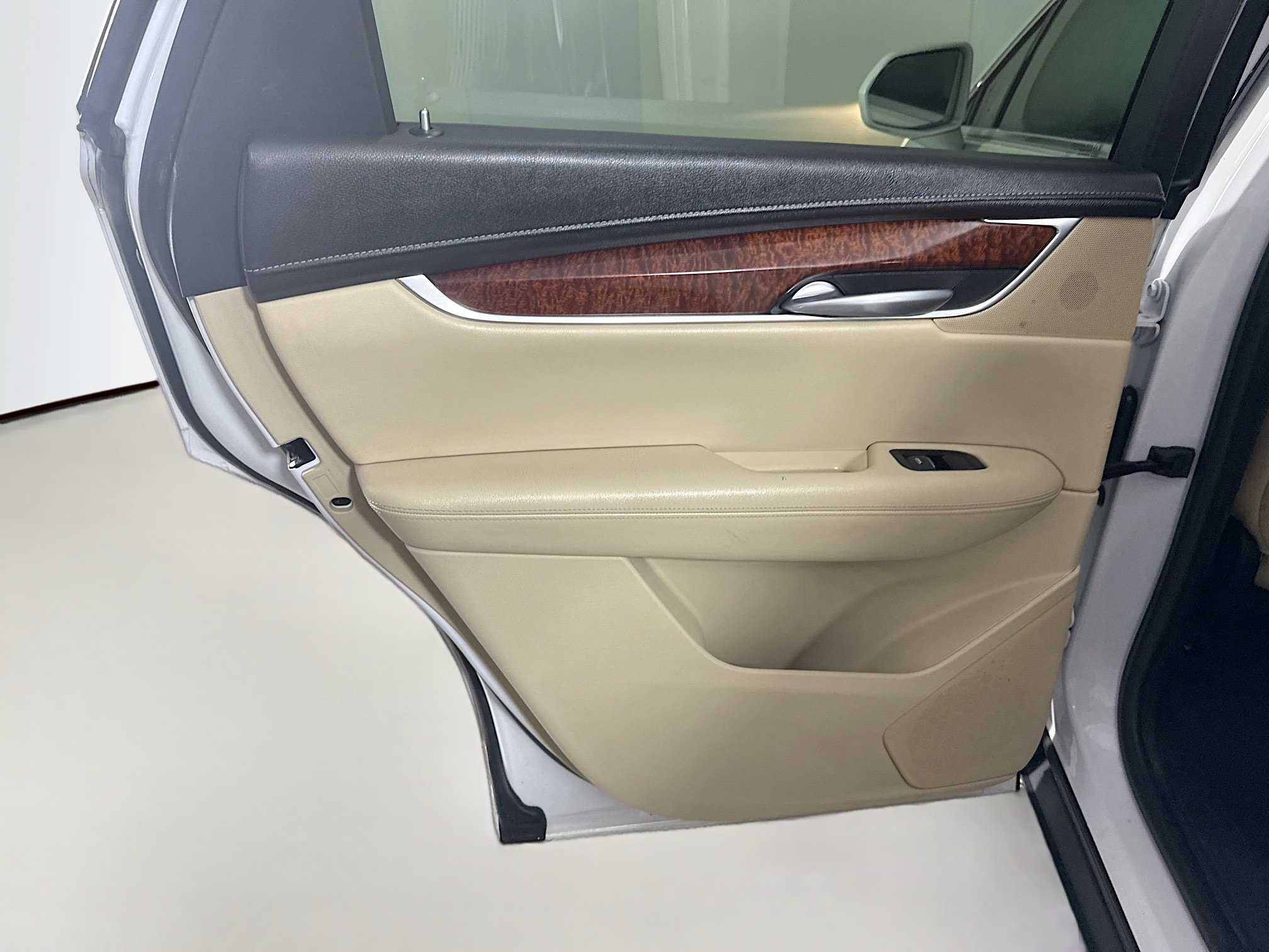 Used 2018 Cadillac XT5 Luxury w/ Driver Awareness Package FWD image 26