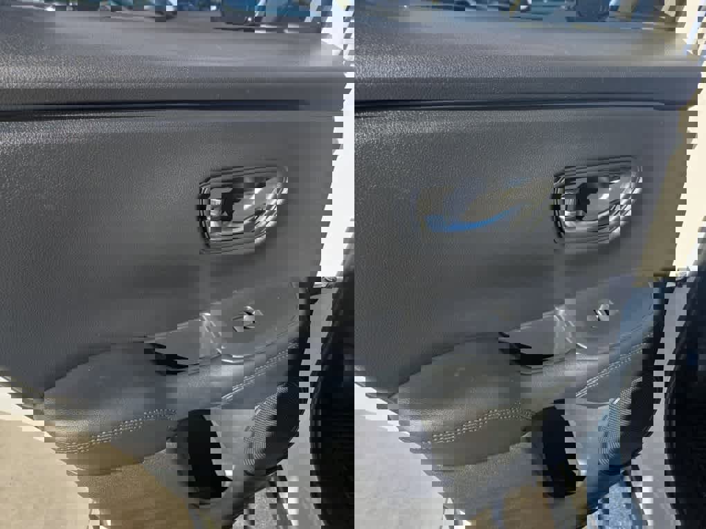 Used 2023 Honda HR-V LX image 38