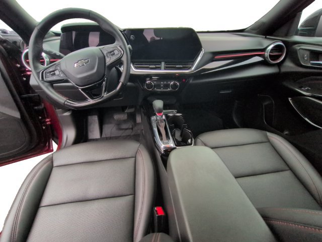 Used 2025 Chevrolet Trax RS FWD image 17