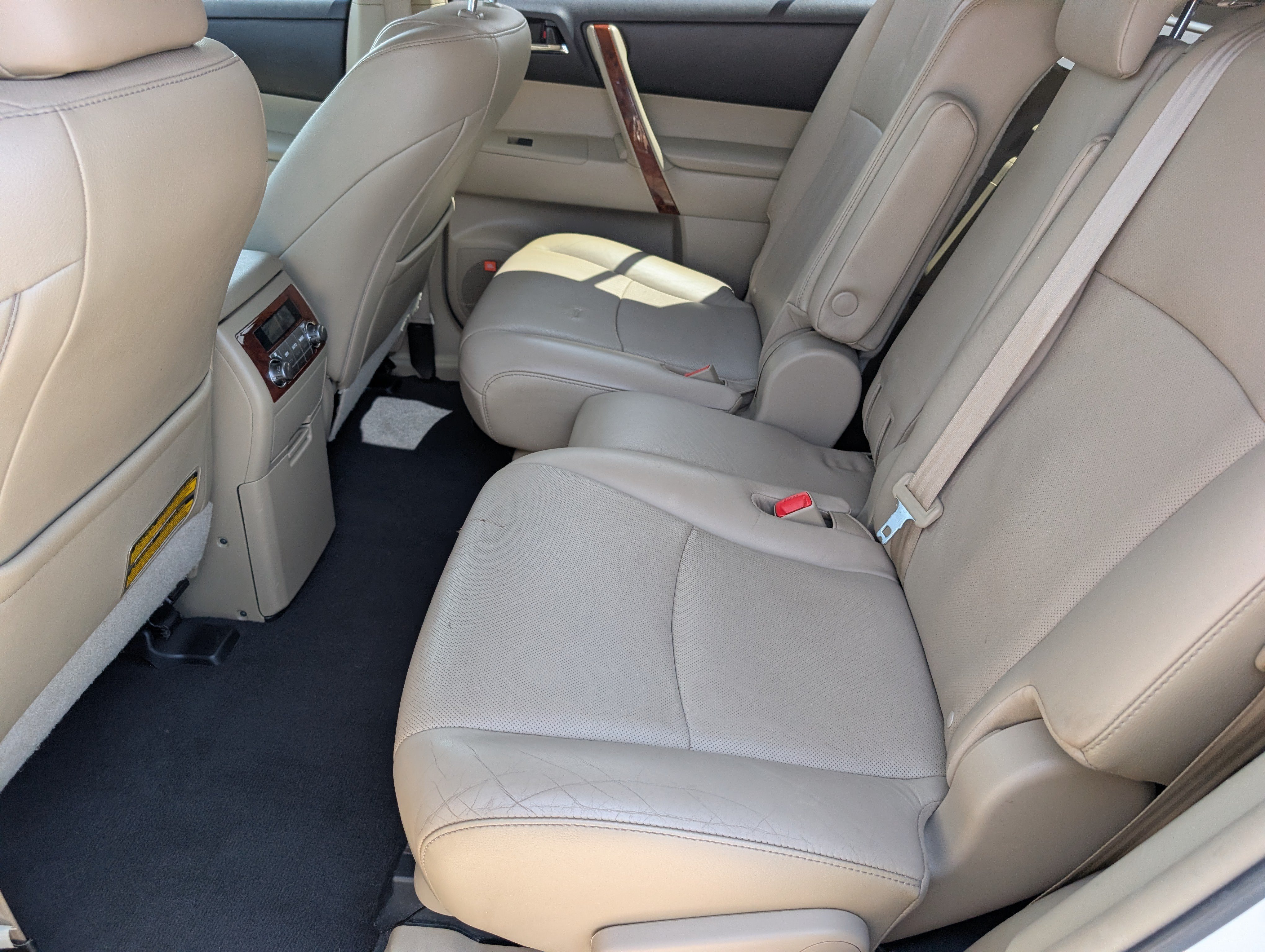 Used 2012 Toyota Highlander Limited w/ Tow Pkg AWD/4WD image 11