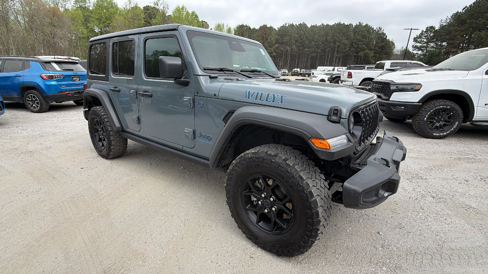 Used 2025 Jeep Wrangler Willys image 5