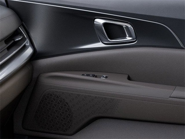 New 2025 Kia Carnival FWD image 25