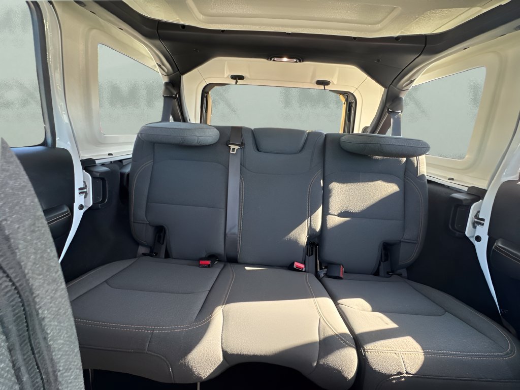 Used 2026 Jeep Wrangler Unlimited Sahara AWD/4WD image 10