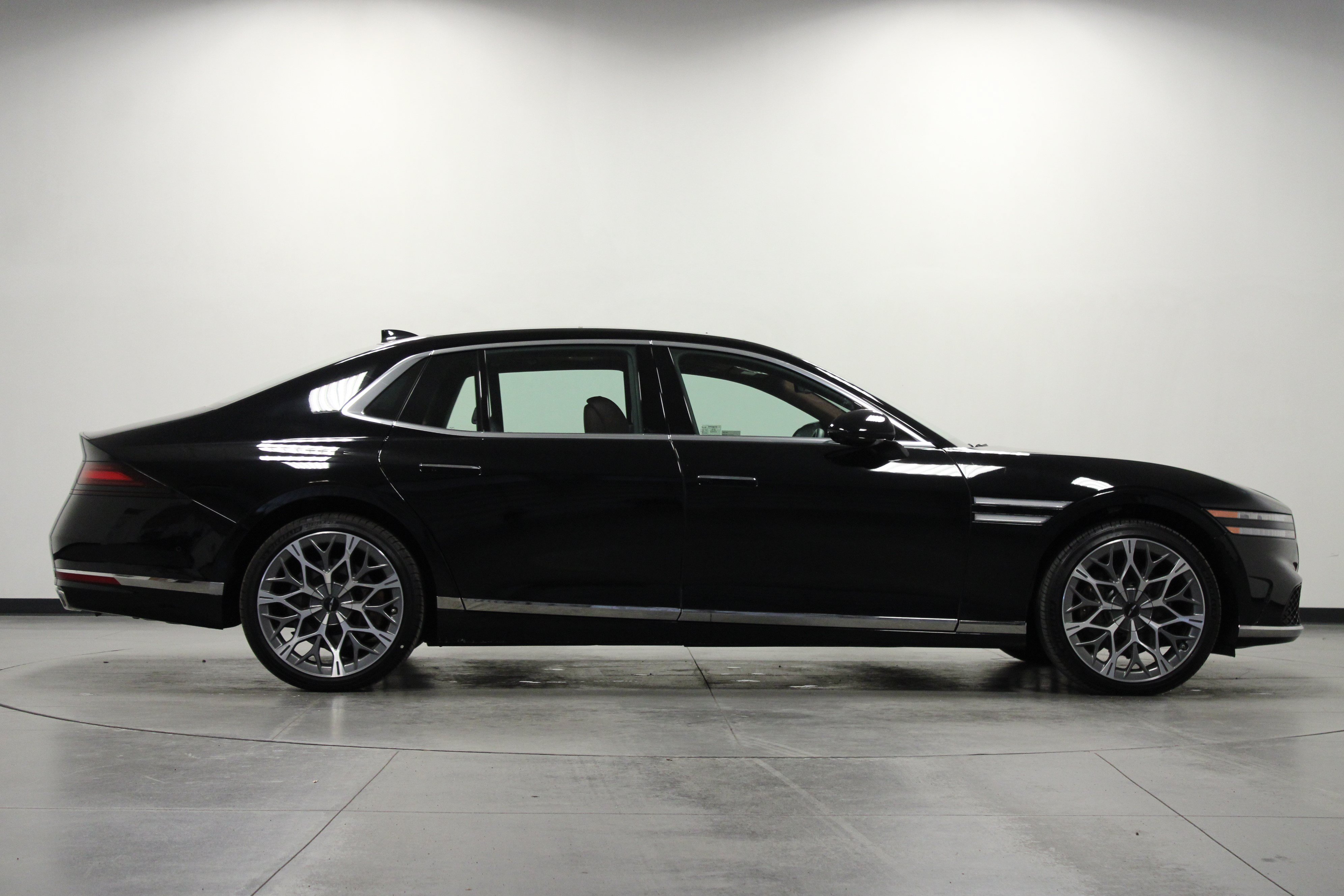 Used 2026 Genesis G90 3.5T AWD/4WD image 3