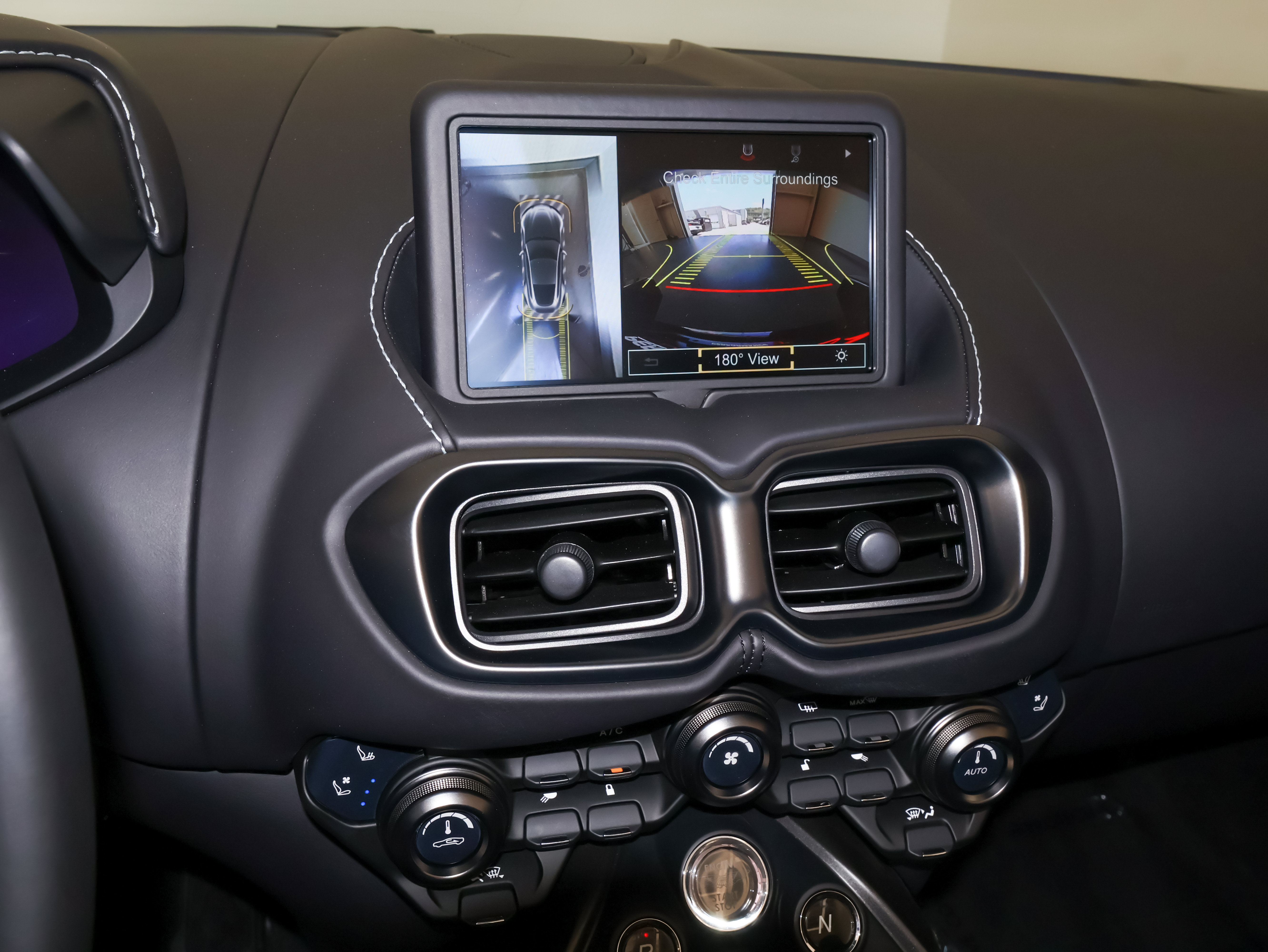 Used 2023 Aston Martin V8 Vantage Roadster RWD image 24