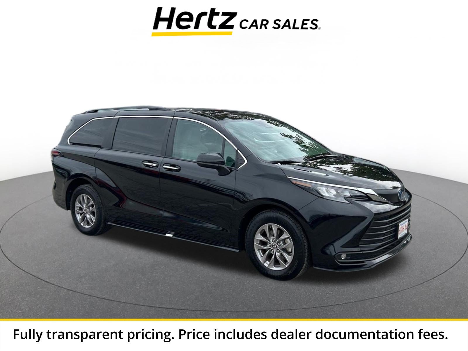 Used 2025 Toyota Sienna XLE FWD image 1