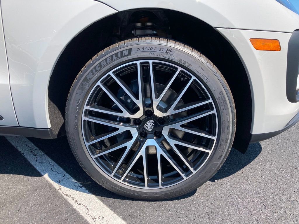 Certified 2025 Porsche Macan image 20