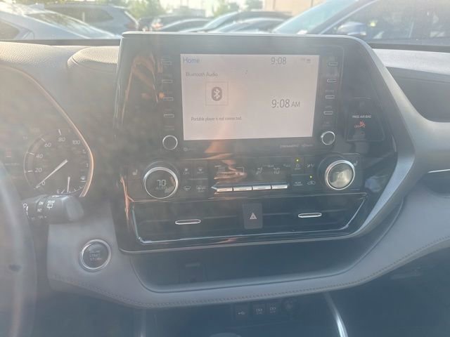 Used 2020 Toyota Highlander XLE FWD image 12