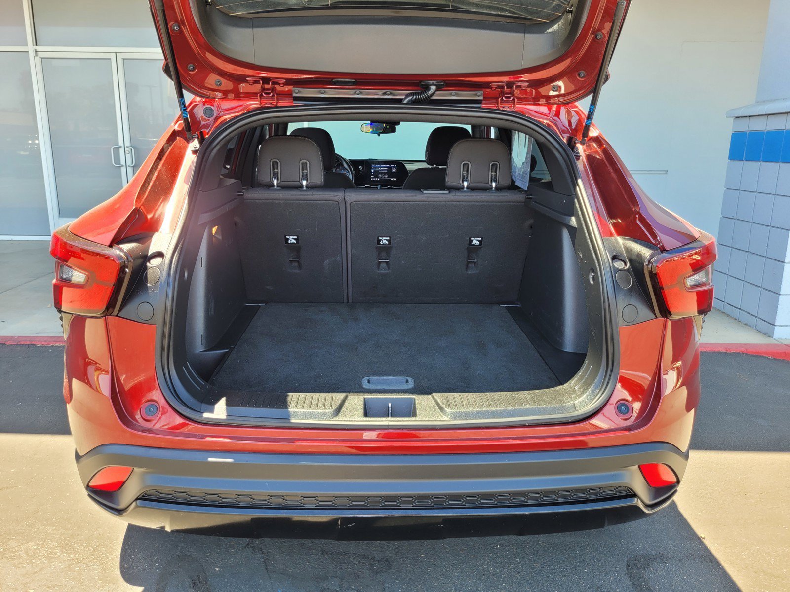 Used 2024 Chevrolet Trax RS FWD image 28