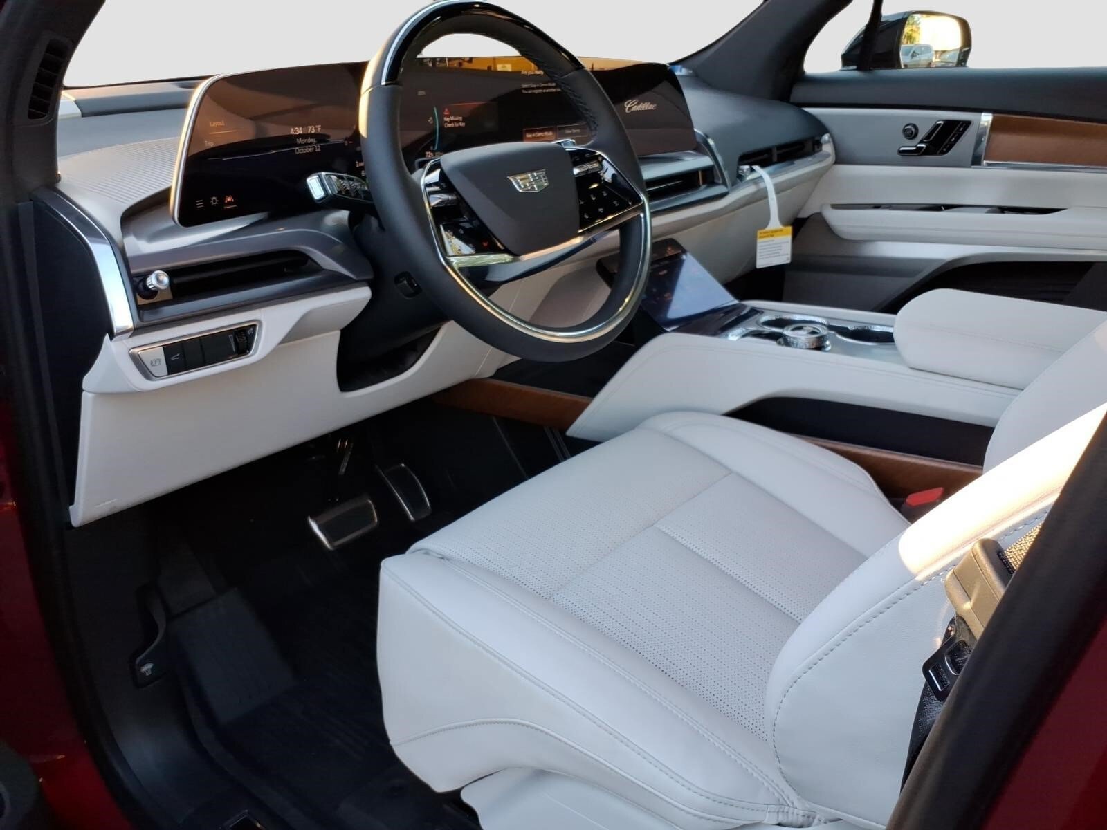 New 2027 Cadillac Vistiq Sport w/ LPO, Floor Liner Package AWD/4WD image 13