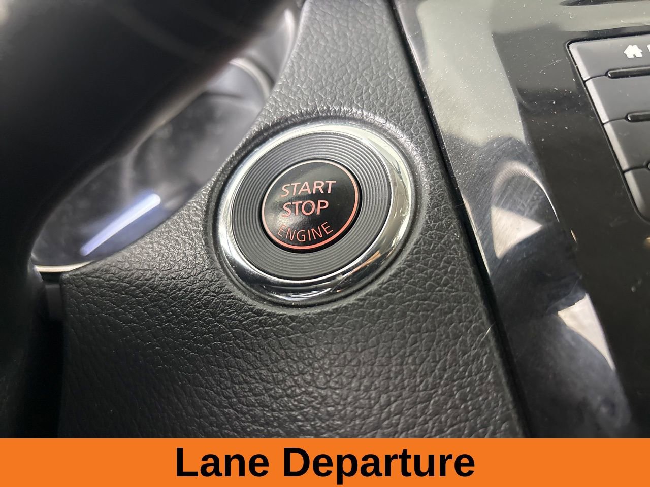 Used 2018 Nissan Rogue SV w/ Premium Package image 15