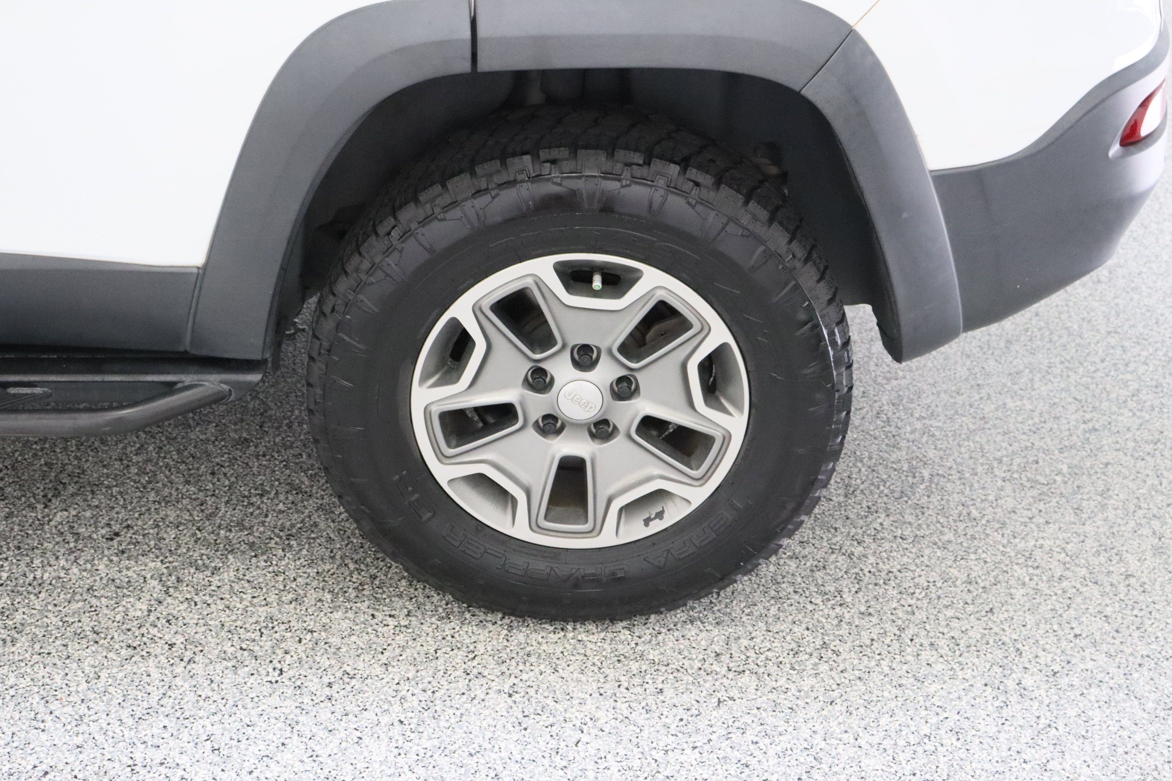 Used 2018 Jeep Cherokee Trailhawk w/ Quick Order Package 27L image 10