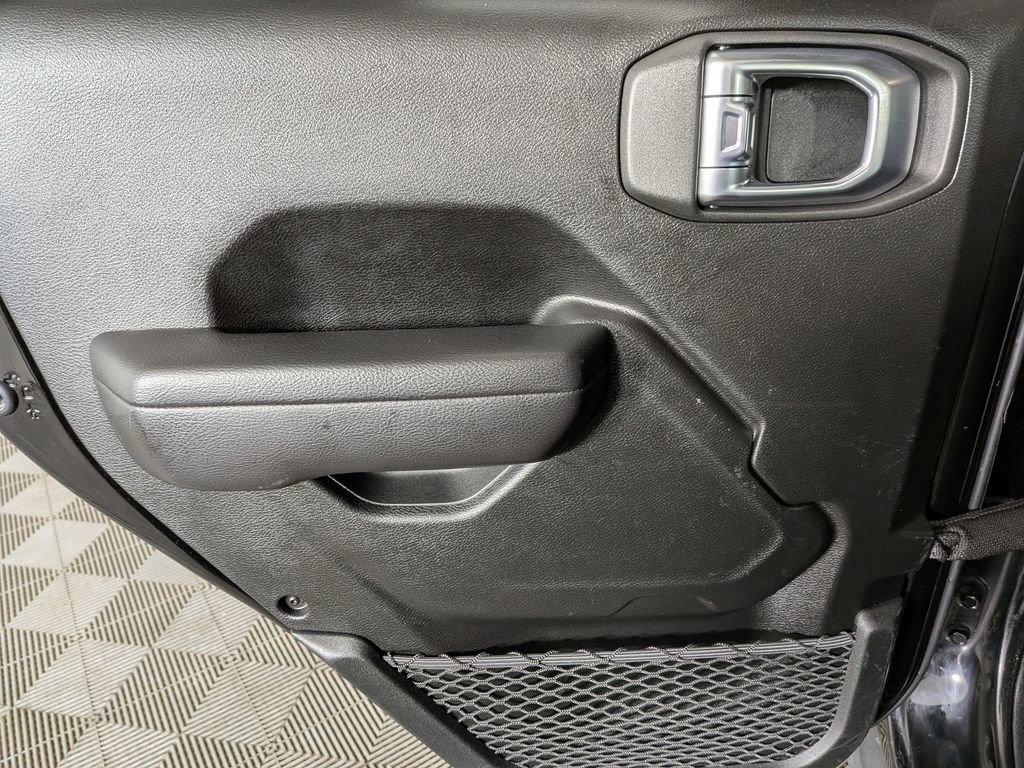 Used 2021 Jeep Gladiator Willys image 32