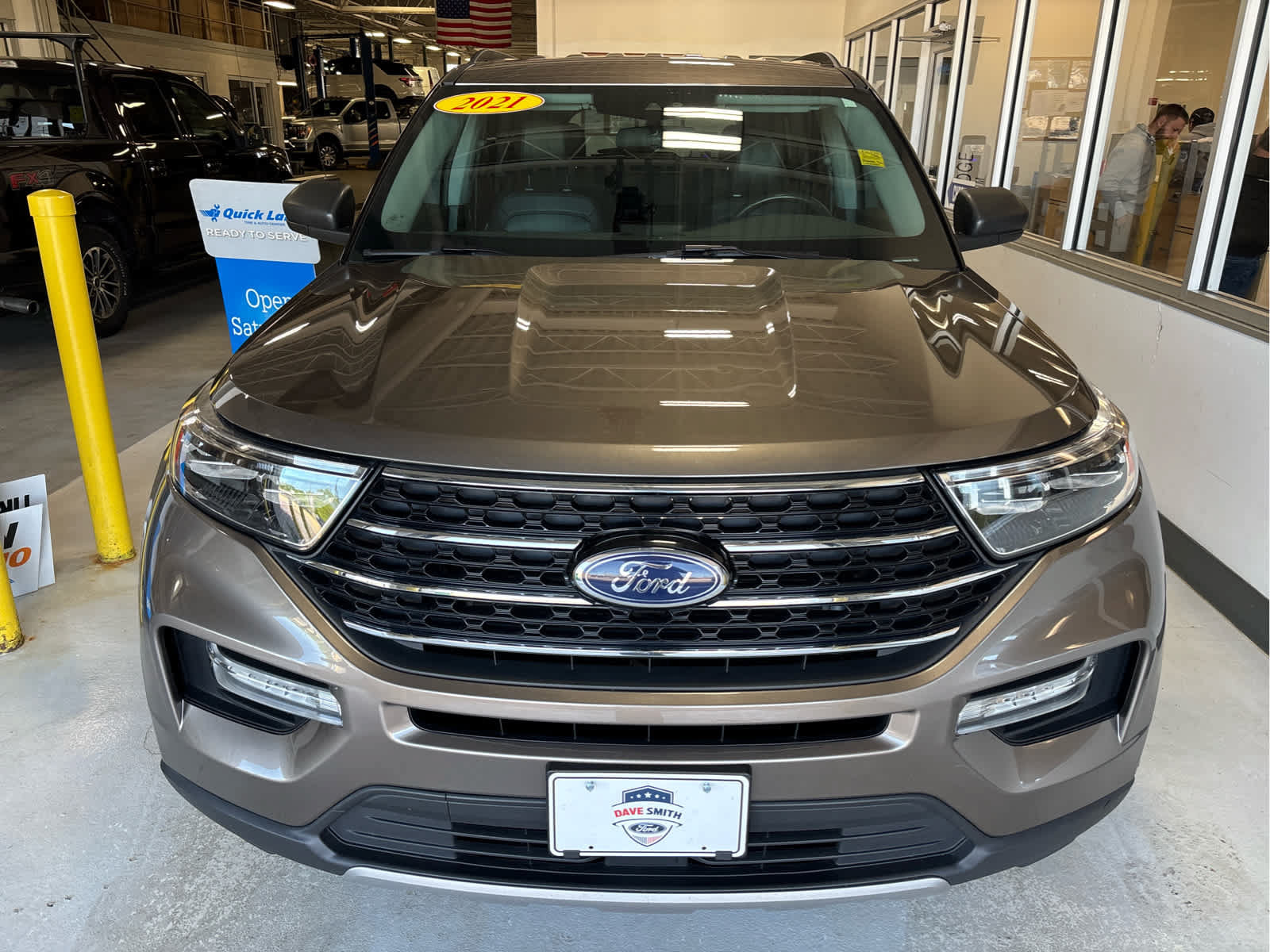 Used 2021 Ford Explorer XLT w/ Equipment Group 202A AWD/4WD image 4