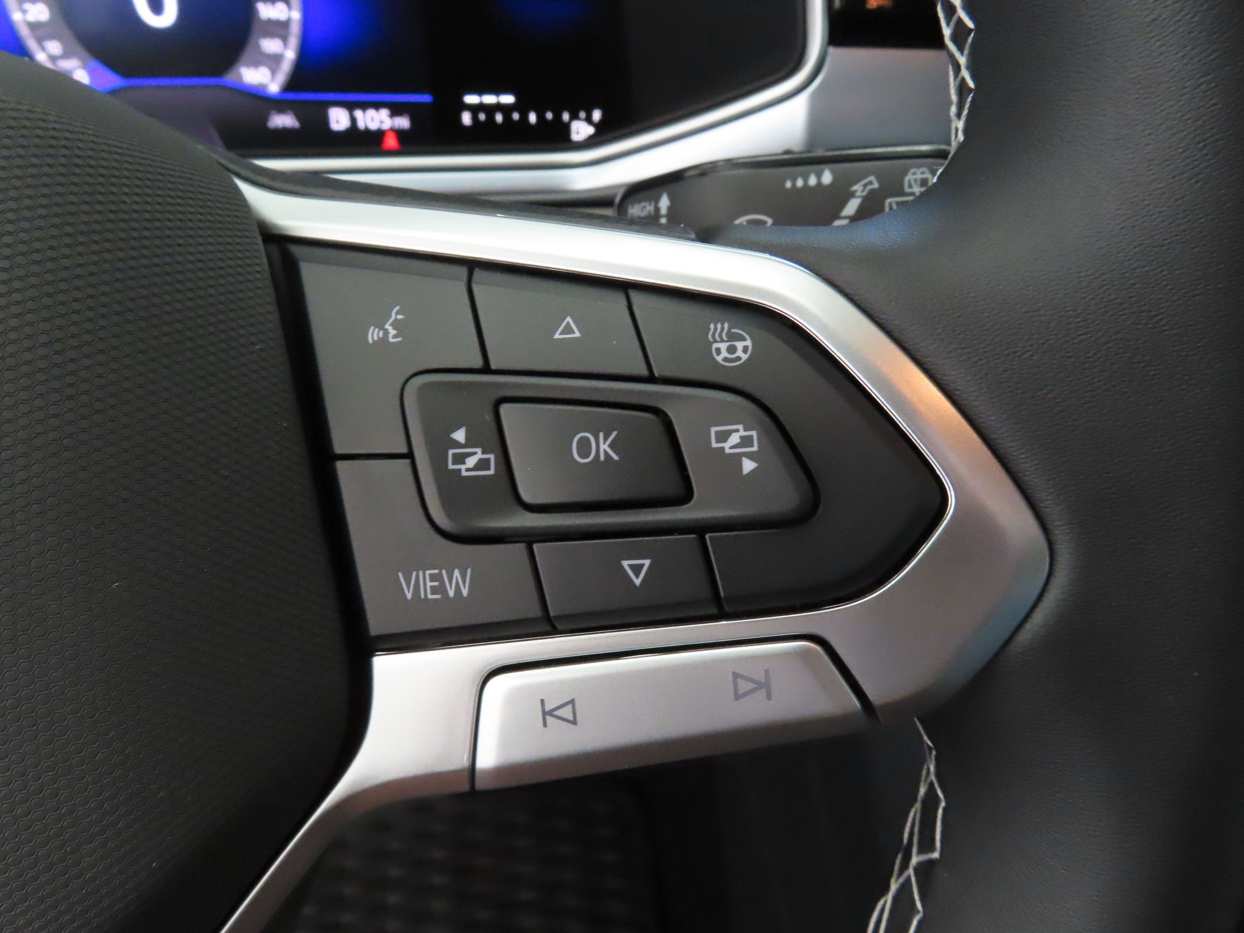 New 2025 Volkswagen Taos SE image 15