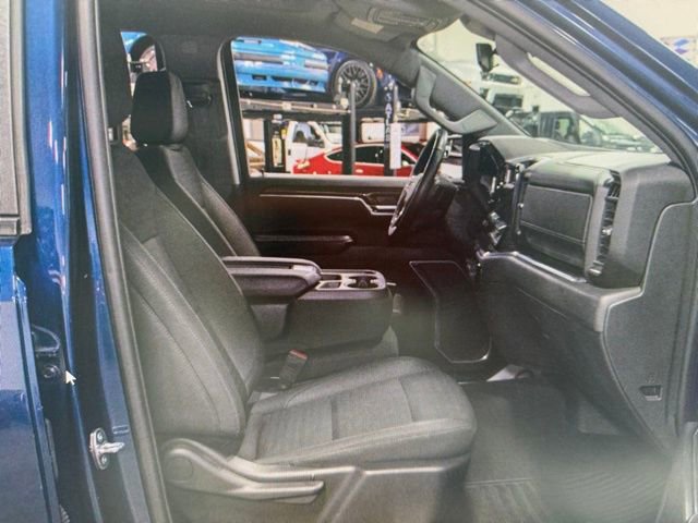 Used 2023 Chevrolet Silverado 1500 LT image 3