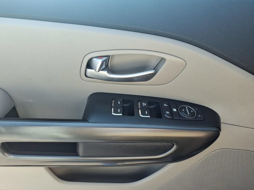 Used 2021 Kia Sedona EX FWD image 13