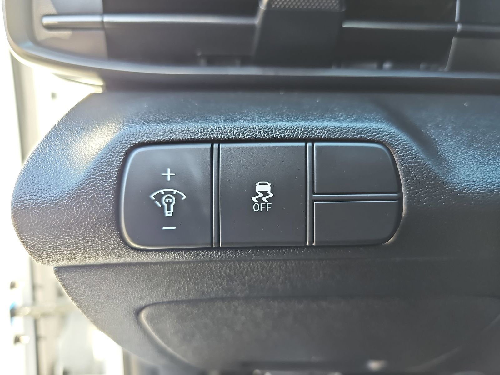 Certified 2025 Hyundai Elantra Sport image 29