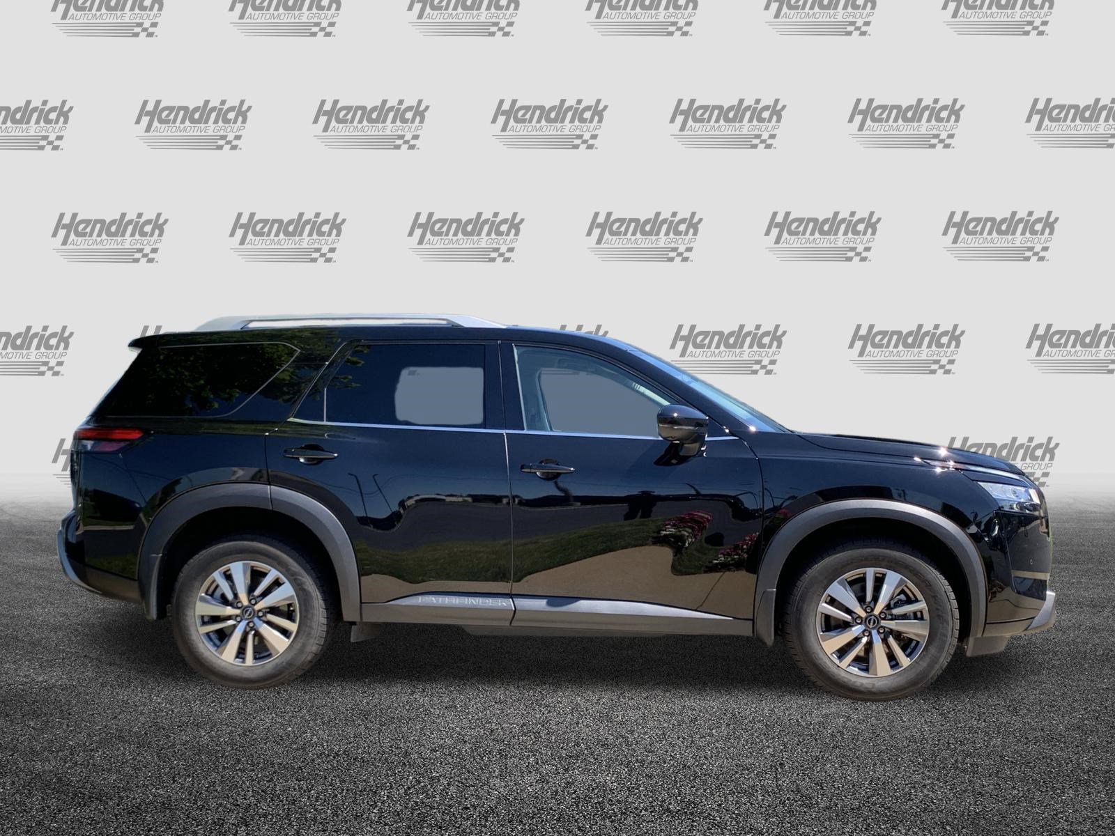 Used 2022 Nissan Pathfinder SL w/ Lighting Package (N92) AWD/4WD image 11