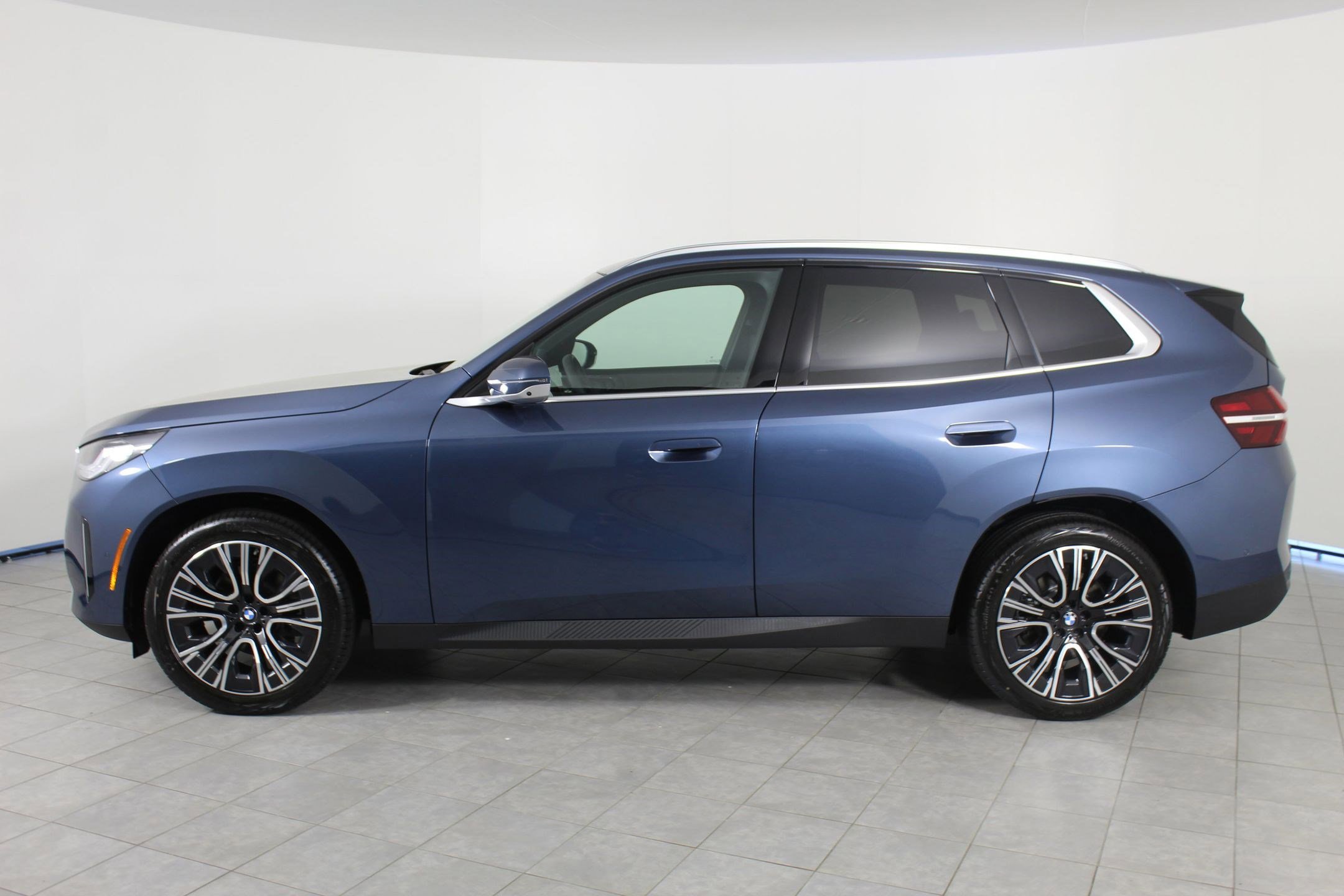 Used 2025 BMW X3 xDrive30i w/ Premium Package image 2