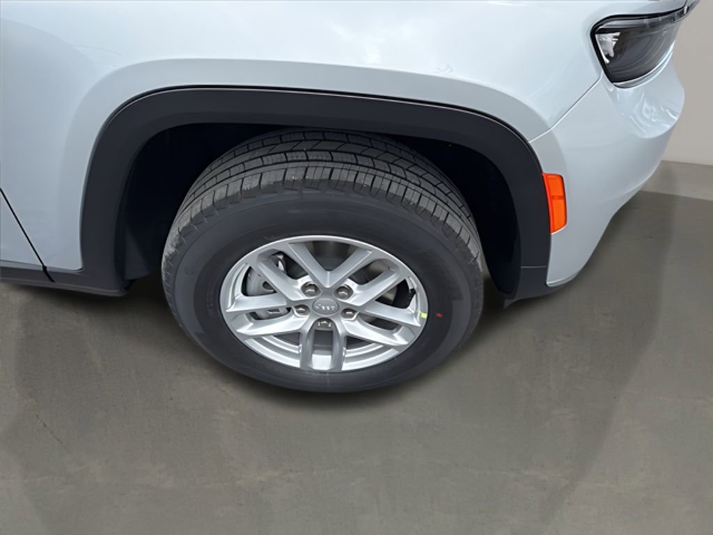 New 2025 Jeep Grand Cherokee L Laredo w/ Luxury Tech Group I image 8