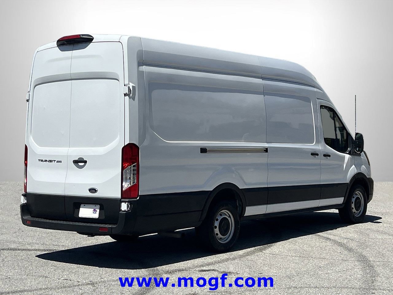 Used 2023 Ford Transit 250 148 High Roof Extended RWD image 3