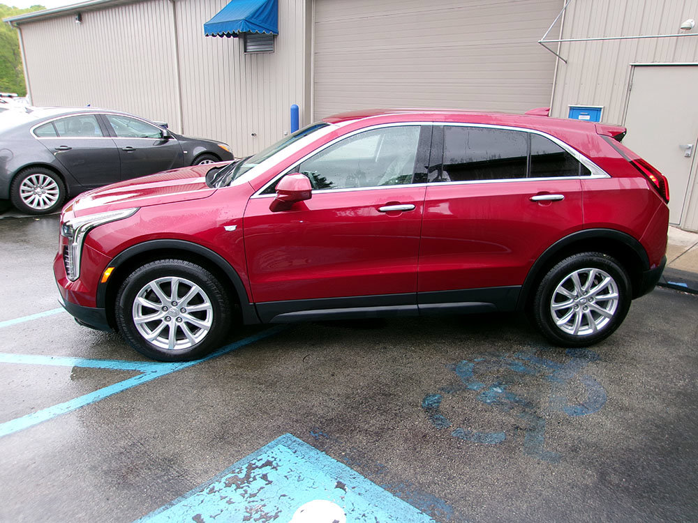 Used 2019 Cadillac XT4 Luxury w/ Cold Weather Package AWD/4WD image 3