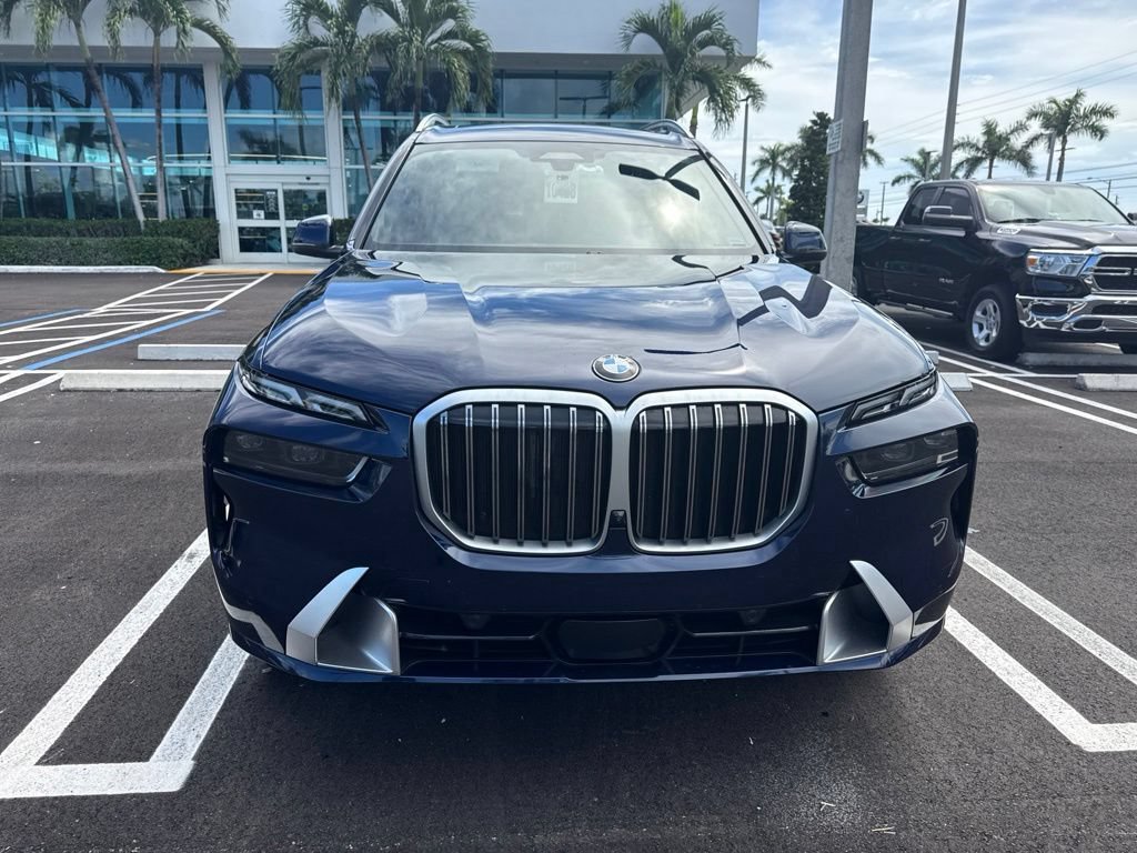 Used 2025 BMW X7 xDrive40i w/ Executive Package AWD/4WD image 3
