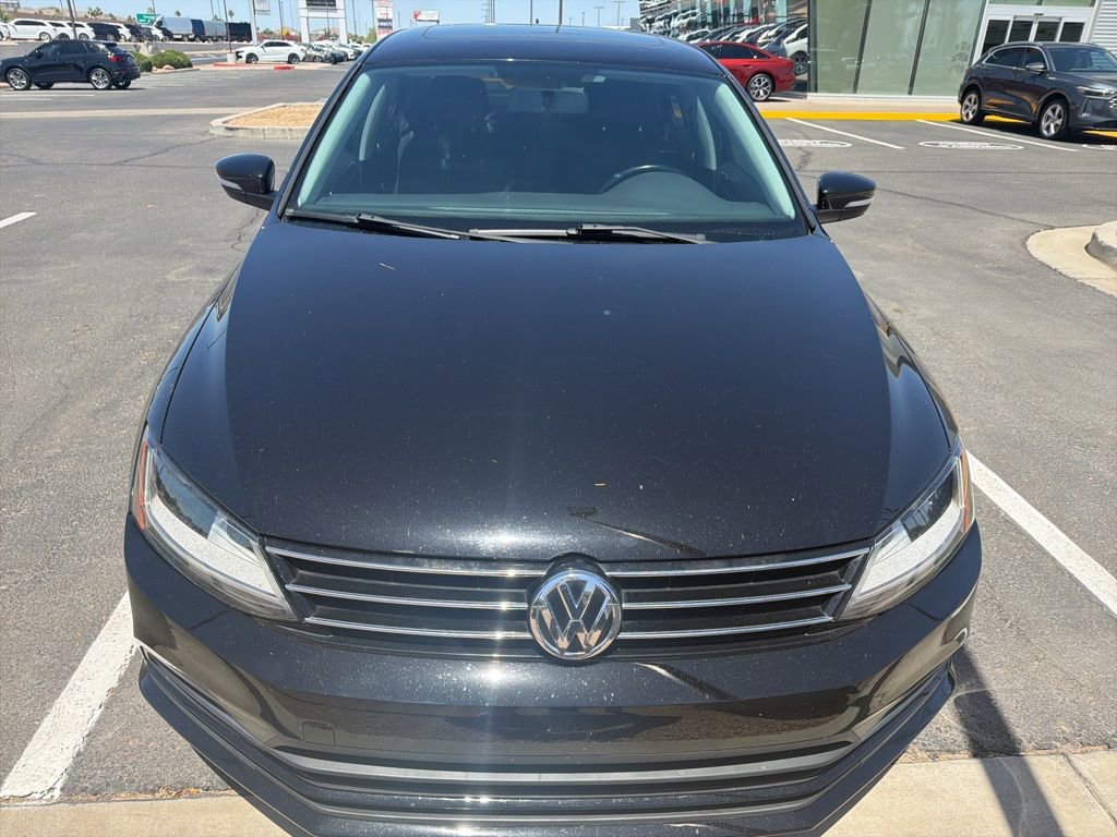 Used 2017 Volkswagen Jetta SE image 2