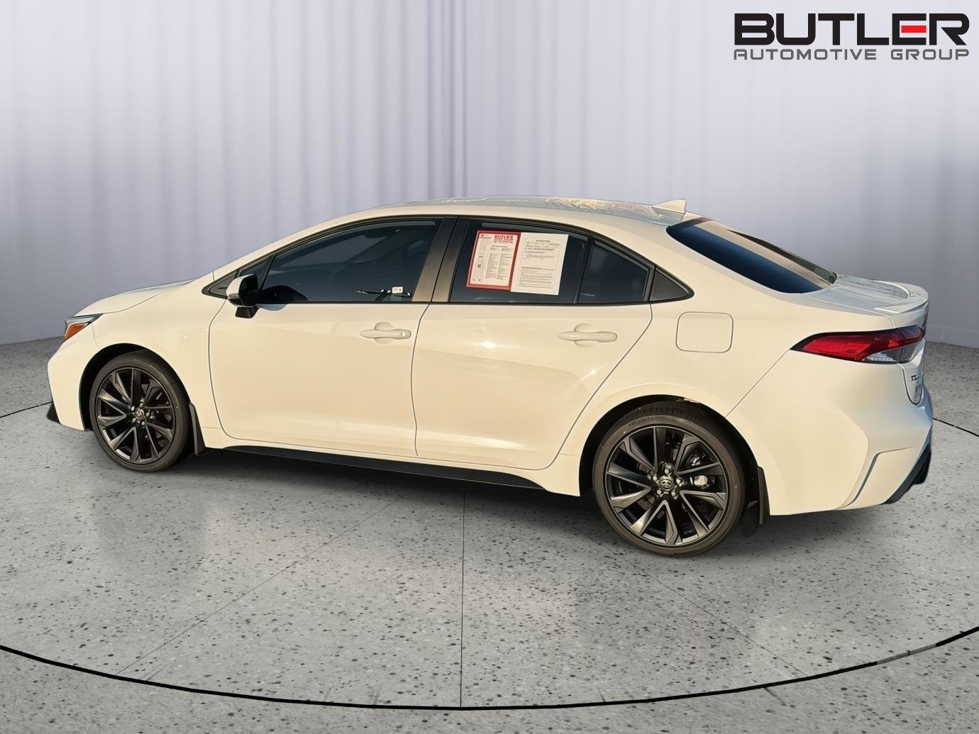 Used 2024 Toyota Corolla SE FWD image 3