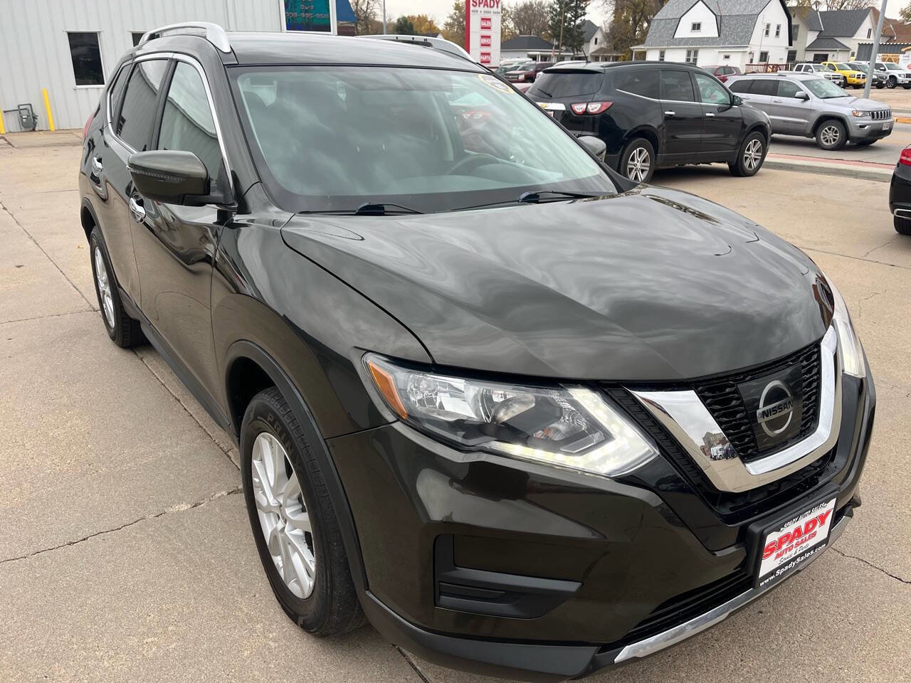 Used 2017 Nissan Rogue SV image 3