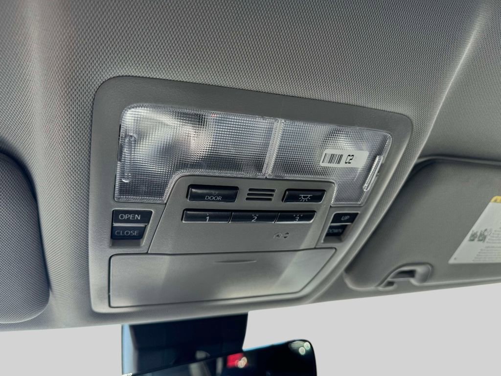 Used 2019 Toyota Highlander XLE AWD/4WD image 29
