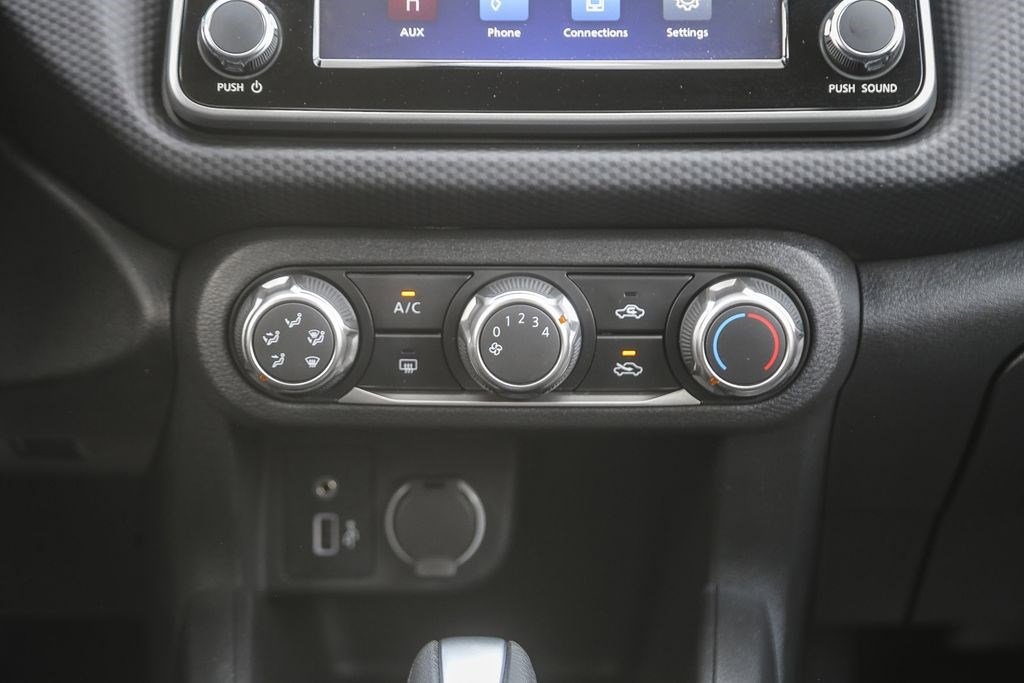 Certified 2025 Nissan Kicks Play S image 12