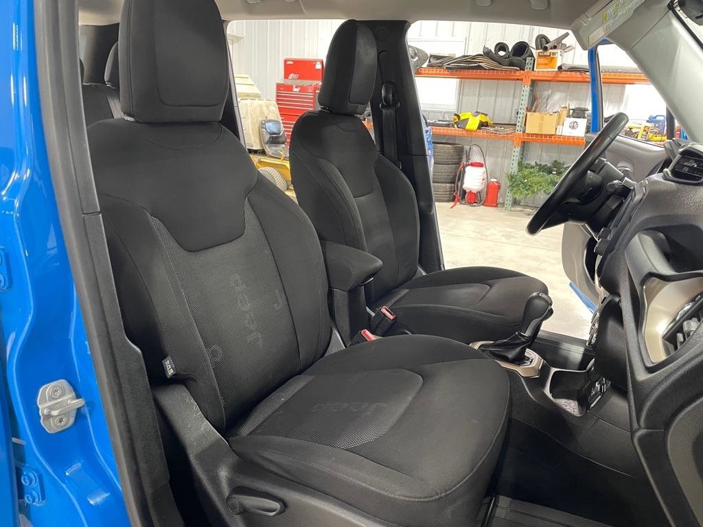 Used 2015 Jeep Renegade Latitude AWD/4WD image 23