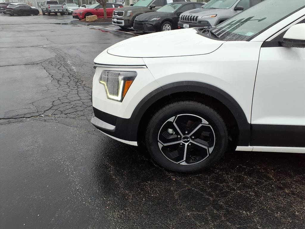 Used 2024 Kia Niro EX image 26