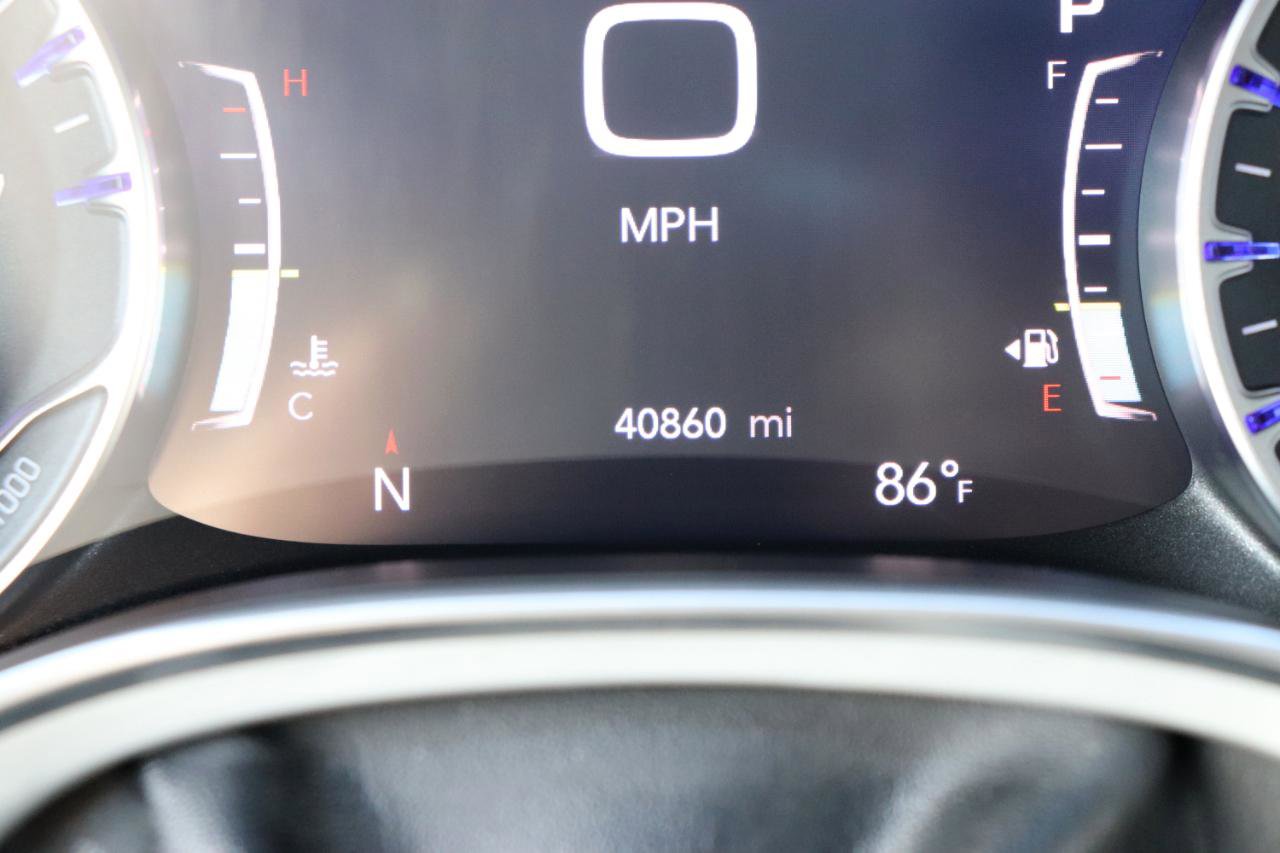 Used 2025 Chrysler Pacifica Limited FWD image 36