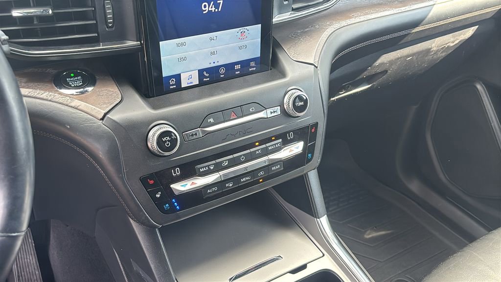 Used 2020 Ford Explorer Platinum w/ Premium Technology Package AWD/4WD image 20