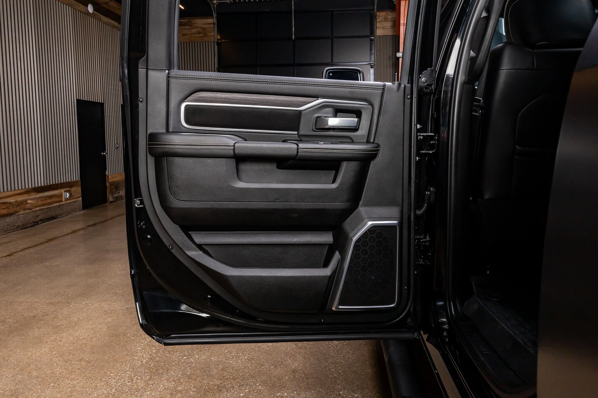 Used 2025 RAM 2500 Laramie w/ Night Edition AWD/4WD image 47
