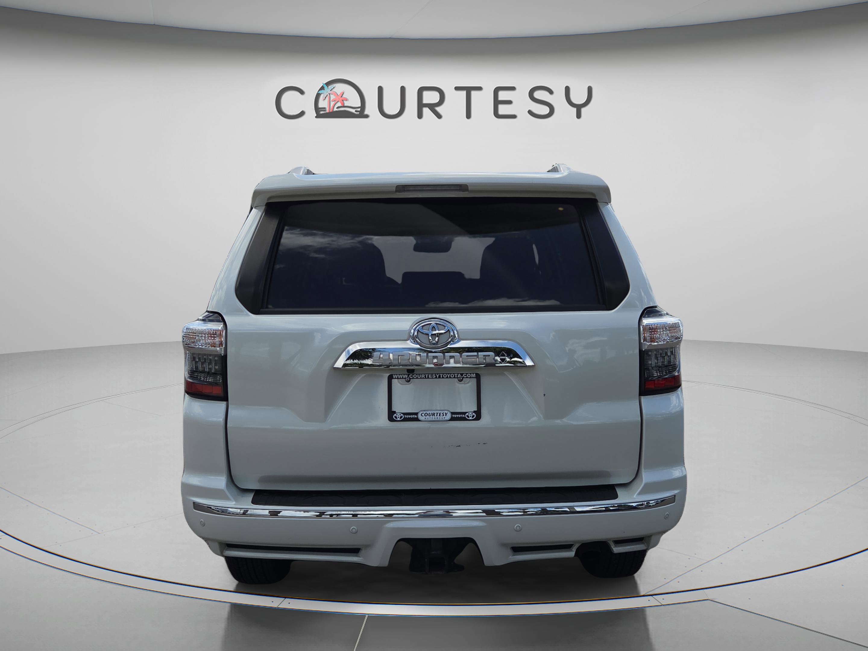 Certified 2022 Toyota 4Runner Limited AWD/4WD image 4