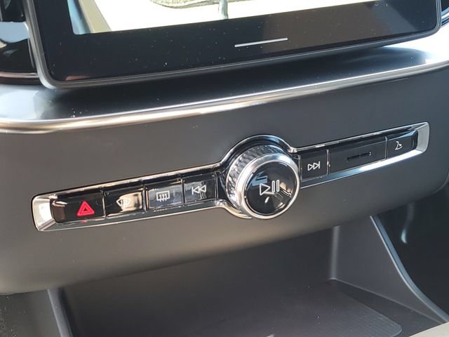 New 2026 Volvo XC90 T8 Plus w/ Protection Package AWD/4WD image 17