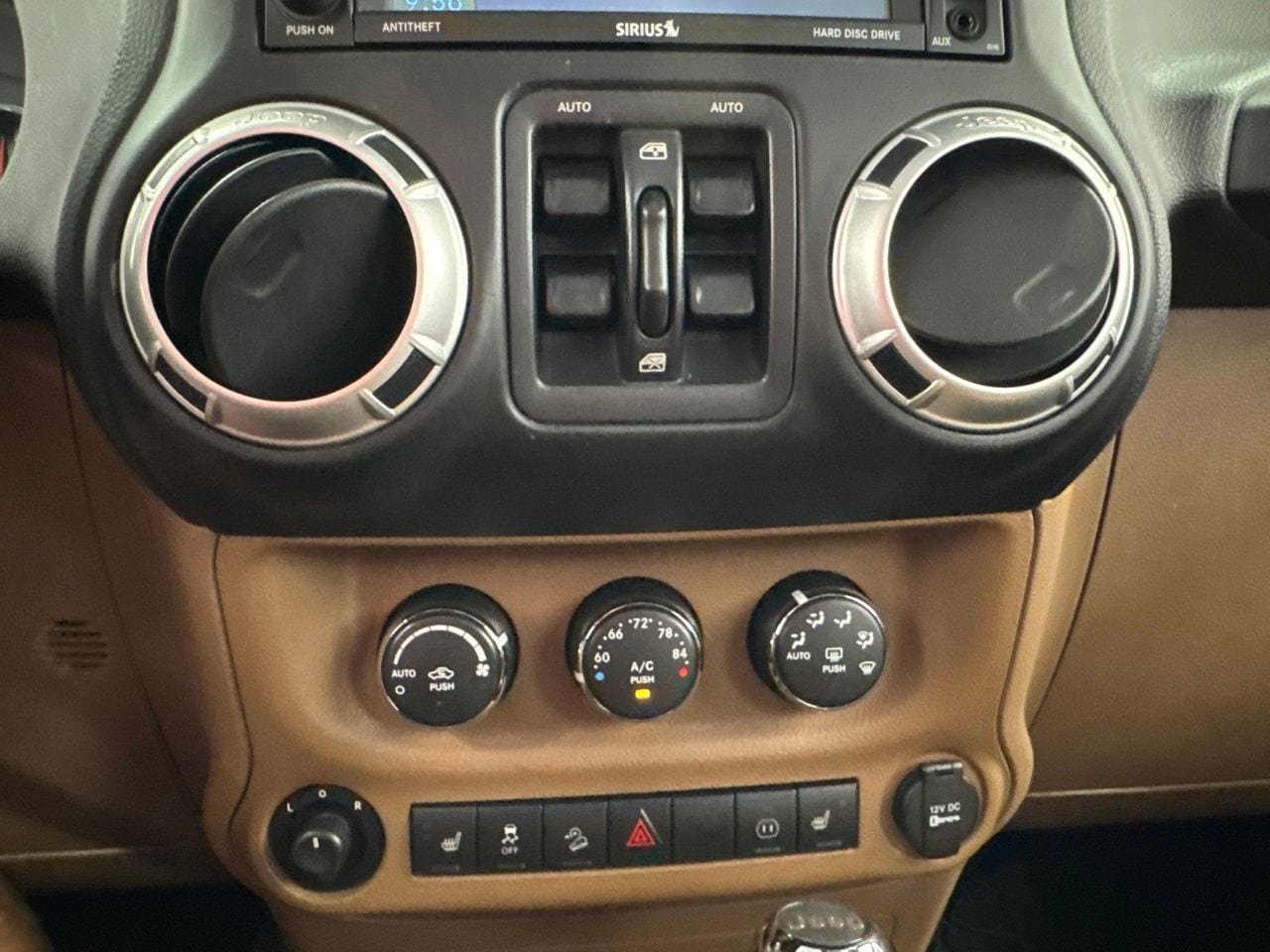 Used 2012 Jeep Wrangler Unlimited Sahara w/ Connectivity Group AWD/4WD image 27
